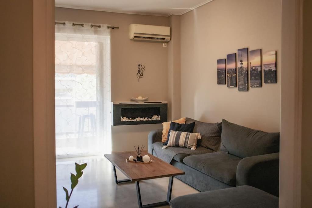 Mary's Apartment, Zografou